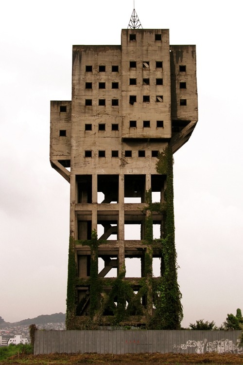_137438953471