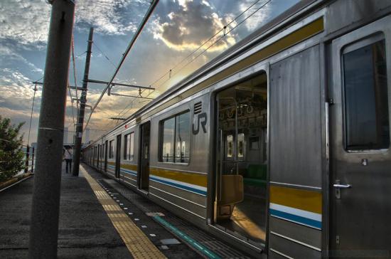 面白い駅があるって聞いたから行ってきた_33554431