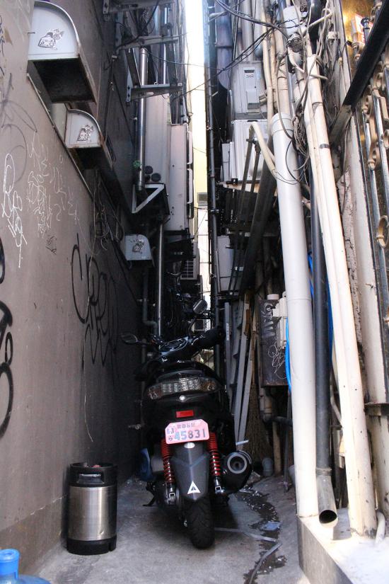 【サイバーパンク】歌舞伎町の路地裏の写真貼ってく【禁断の現場に行ってきた!!】_2147483647
