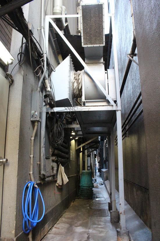 【サイバーパンク】歌舞伎町の路地裏の写真貼ってく【禁断の現場に行ってきた!!】_137438953471
