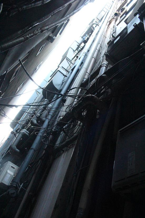 【サイバーパンク】歌舞伎町の路地裏の写真貼ってく【禁断の現場に行ってきた!!】_281474976710655