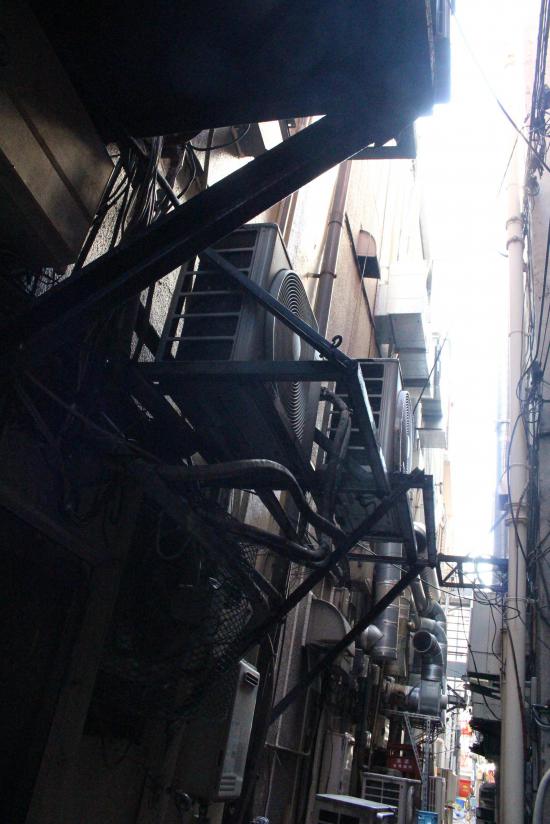 【サイバーパンク】歌舞伎町の路地裏の写真貼ってく【禁断の現場に行ってきた!!】_576460752303423487
