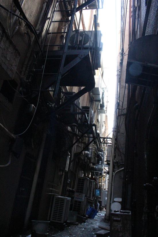 【サイバーパンク】歌舞伎町の路地裏の写真貼ってく【禁断の現場に行ってきた!!】_1152921504606846975