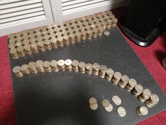 15年くらい貯めた500円貯金箱開封する_16383