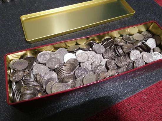 15年くらい貯めた500円貯金箱開封する_8796093022207